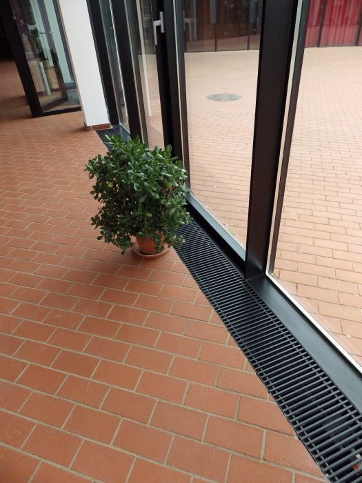 Podest AluRoll 300 L-1750 mm RAL 9005 czarny mat