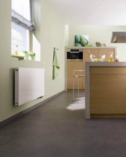 Grzejnik płytowy therm-x2 Plan-V typ 22 1012 W 305 x 1405 x 102 mm RAL 9006 biały aluminium przyłącze dolne 50 mm | PTV220301401RAL9006R1K
