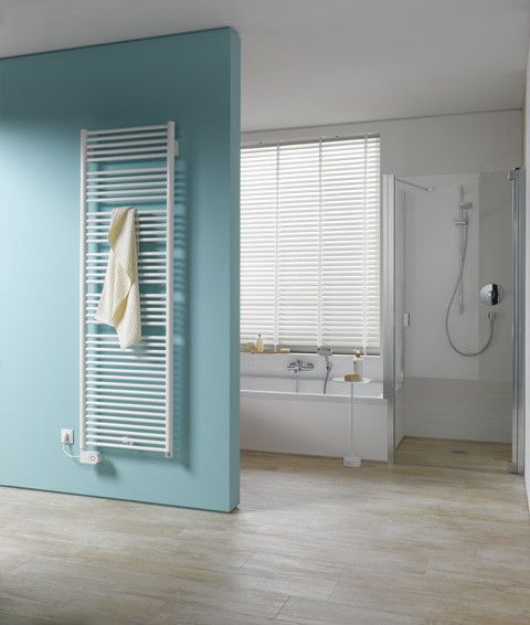 Grzejnik łazienkowy Geneo-Circle-E 800 W 580 x 1190 x 40 mm RAL 9016 biały z grzałką z prawej strony | GCE101200602DXK